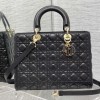 SA 디올 토트 탑핸드백 Large Lady Dior Bag M0566  2 x 25 x 11 cm