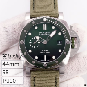 SB 44MM P900 Submersible QuarantaQuattro ESteel™ Verde Smeraldo PAM01287