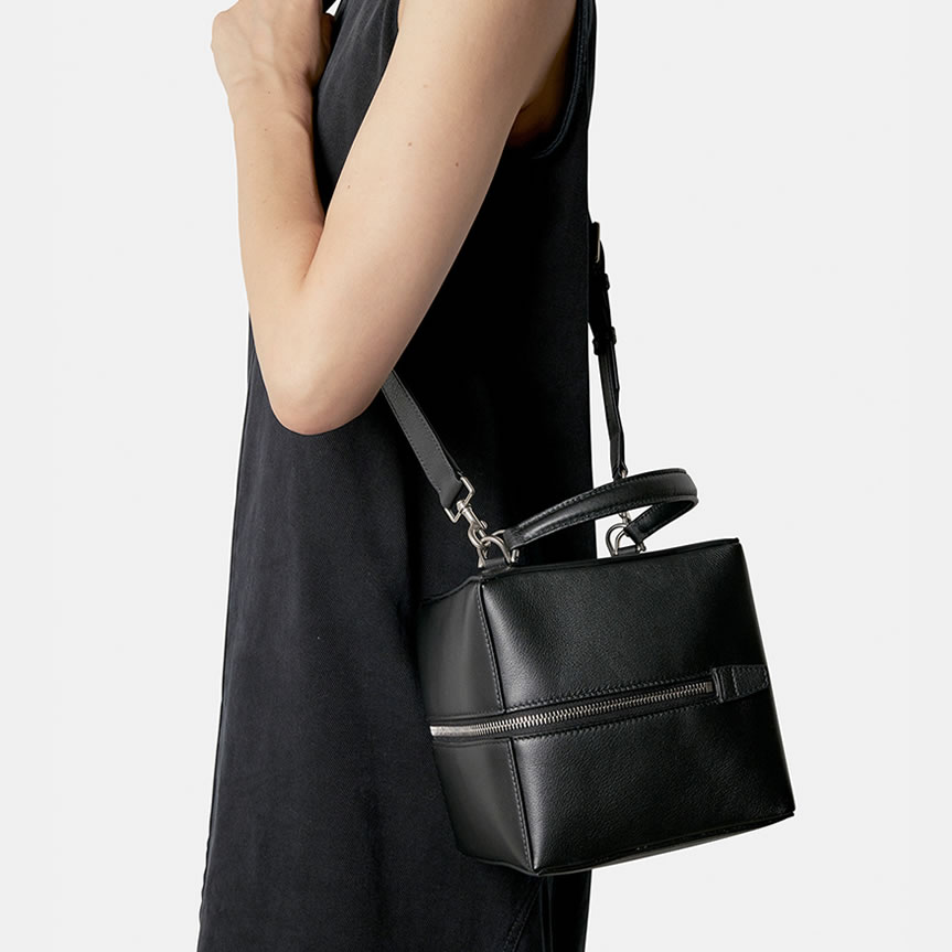 SA 발렌시아가 Balenciaga Women's Black Small 4x4 Leather Top Handle Bag 16x16x16cm