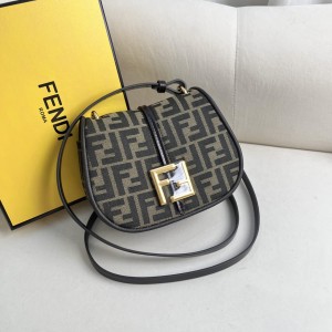 SA FENDI  커몬 미니(Cmon Mini) 16X6.5X21cm