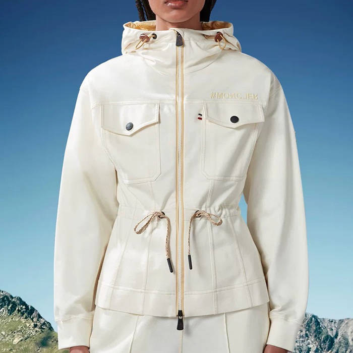 Moncler Grenoble  베이지 윈드브레이커 슈트.