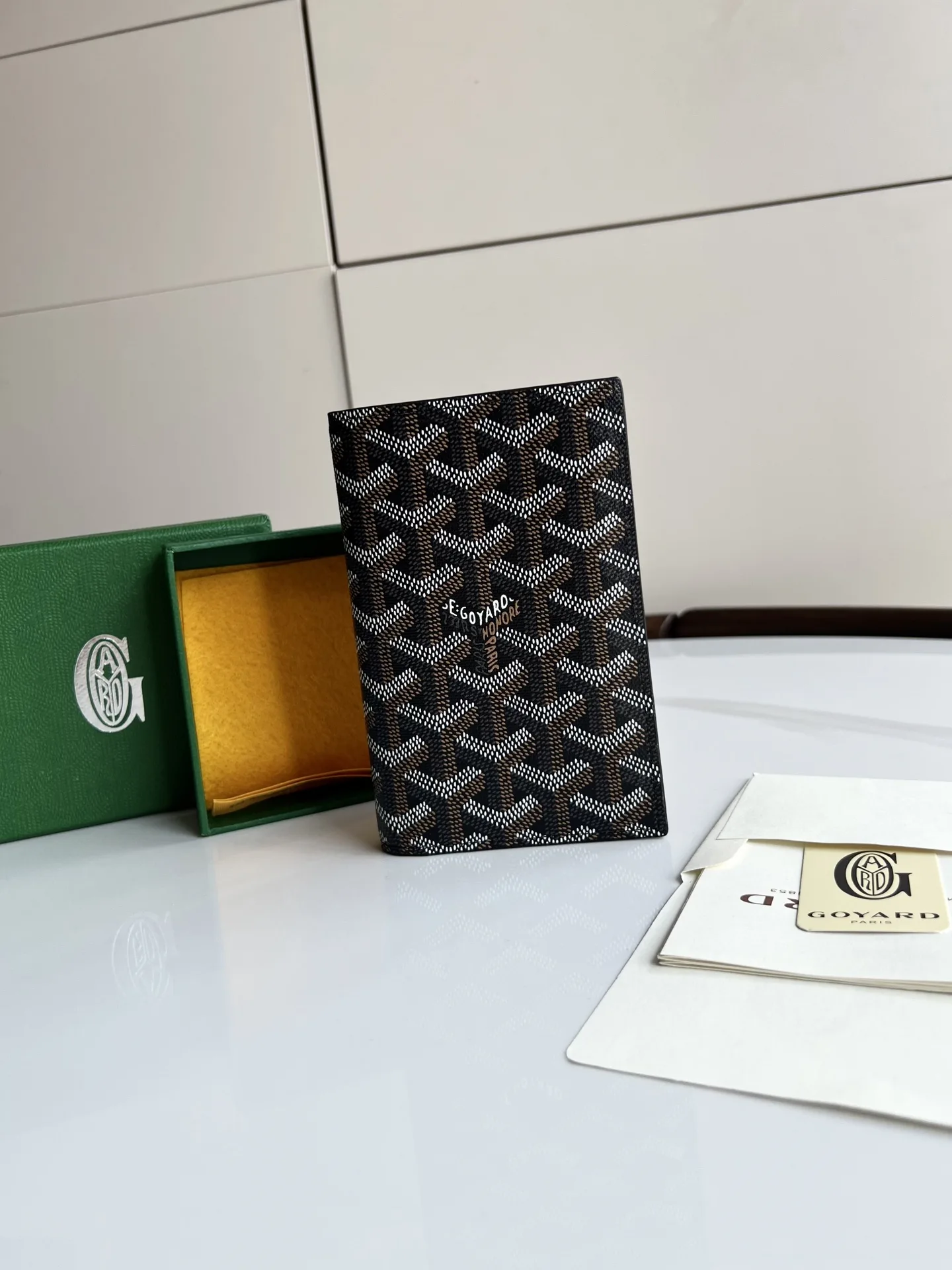 고야드 여권지갑  1.5 cm x 10 cm x14cm