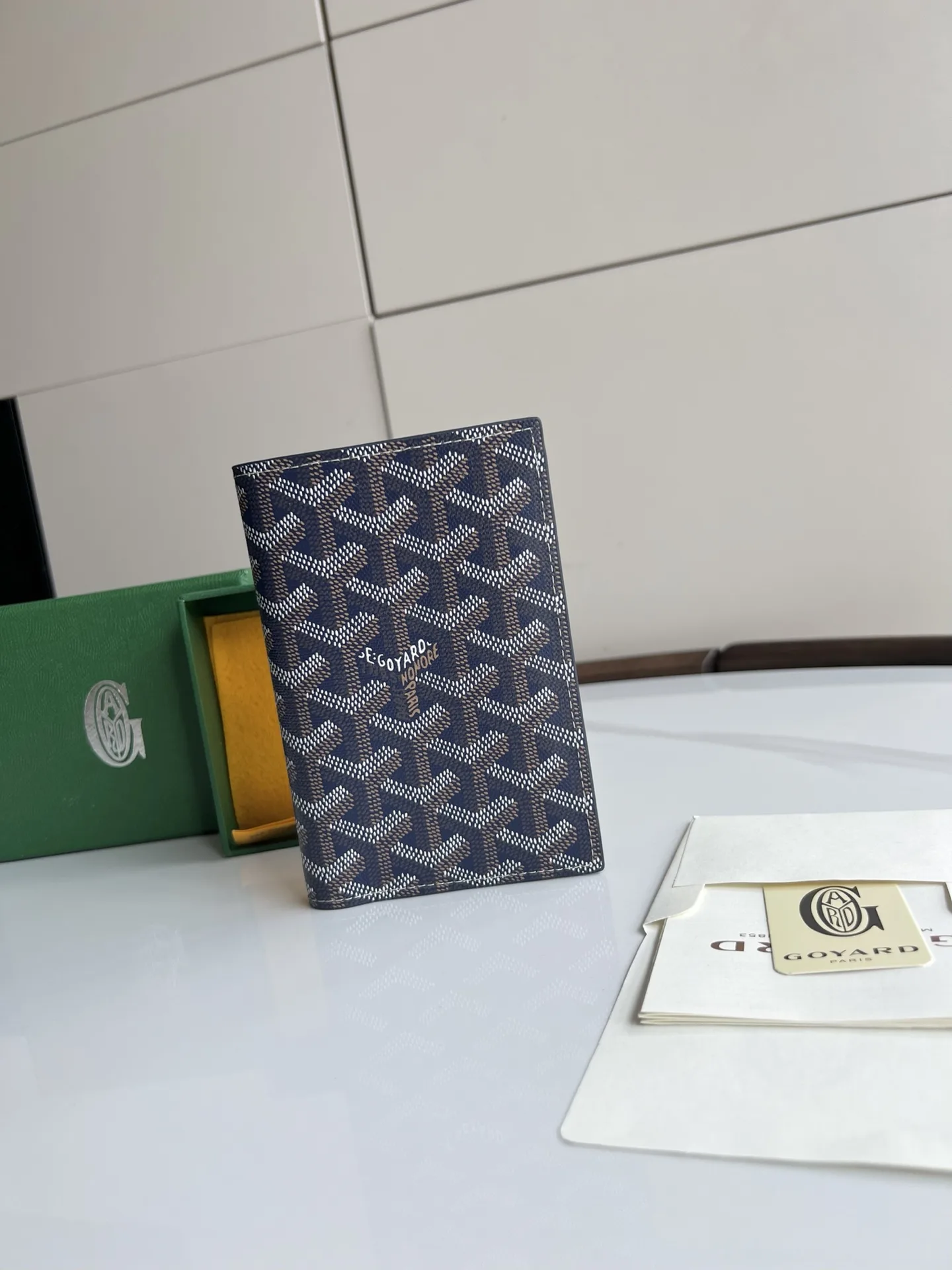 고야드 여권지갑  1.5 cm x 10 cm x14cm