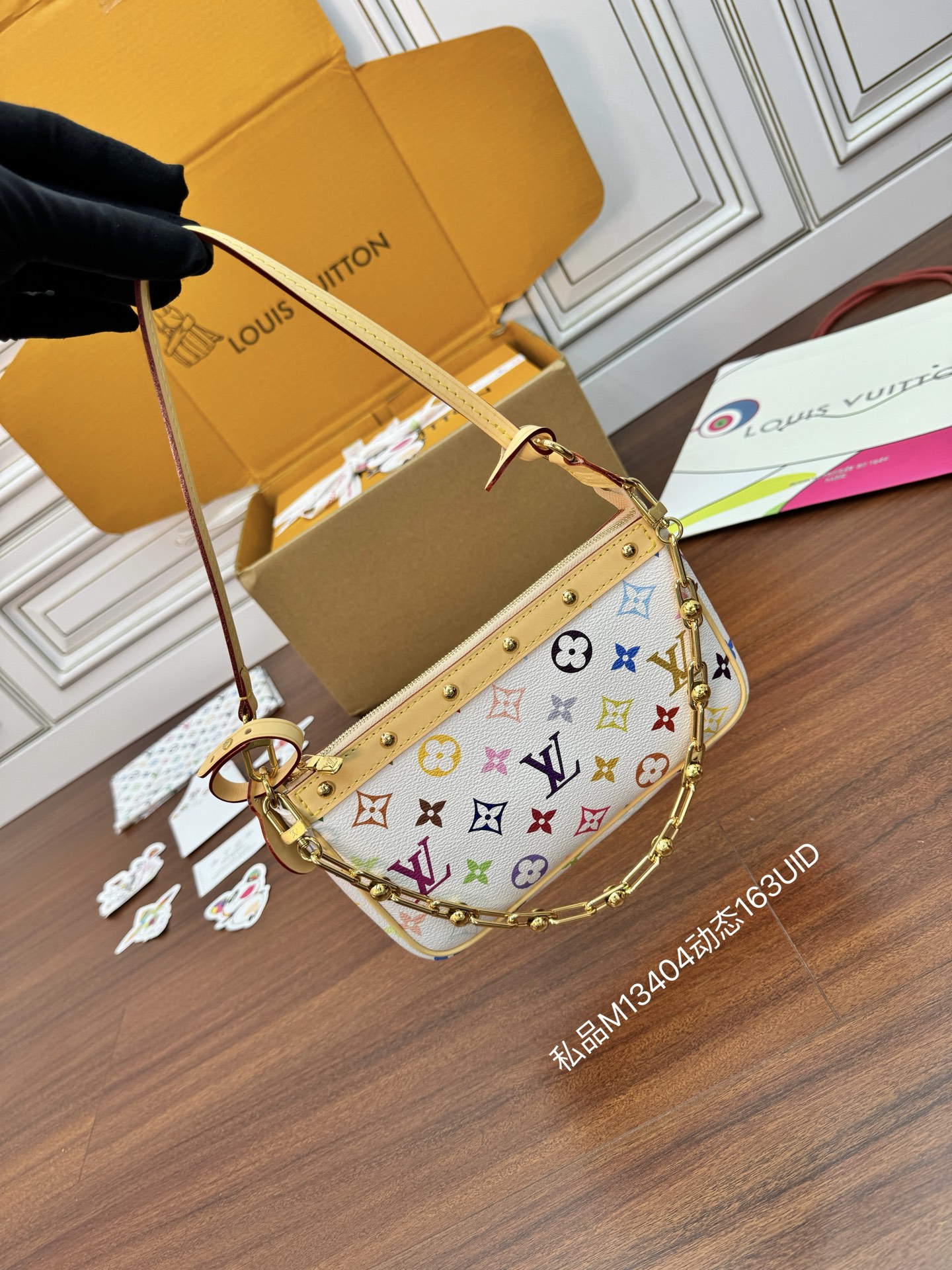 루이비통 M13404 LV x TM Pochette Accessoires