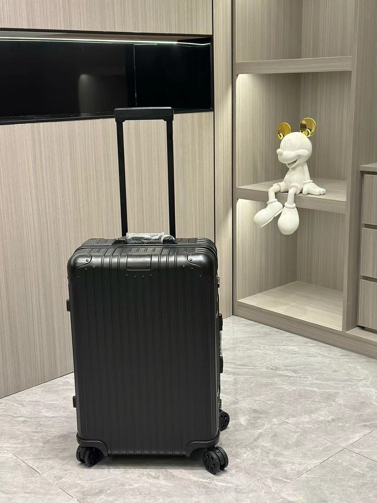 리모와 Original Check-In M 69X44X27.5cm