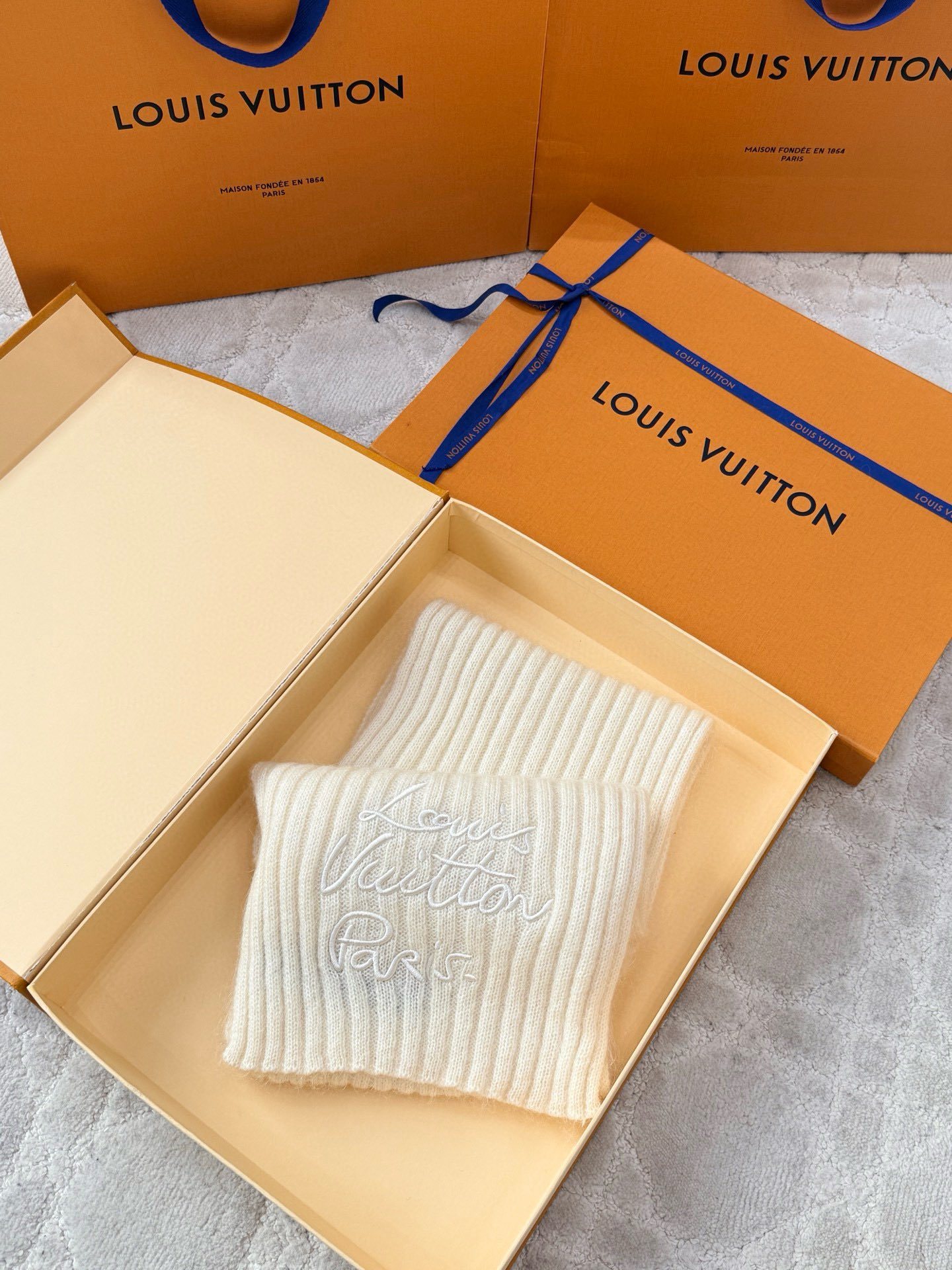 M97577 LV Script Scarf