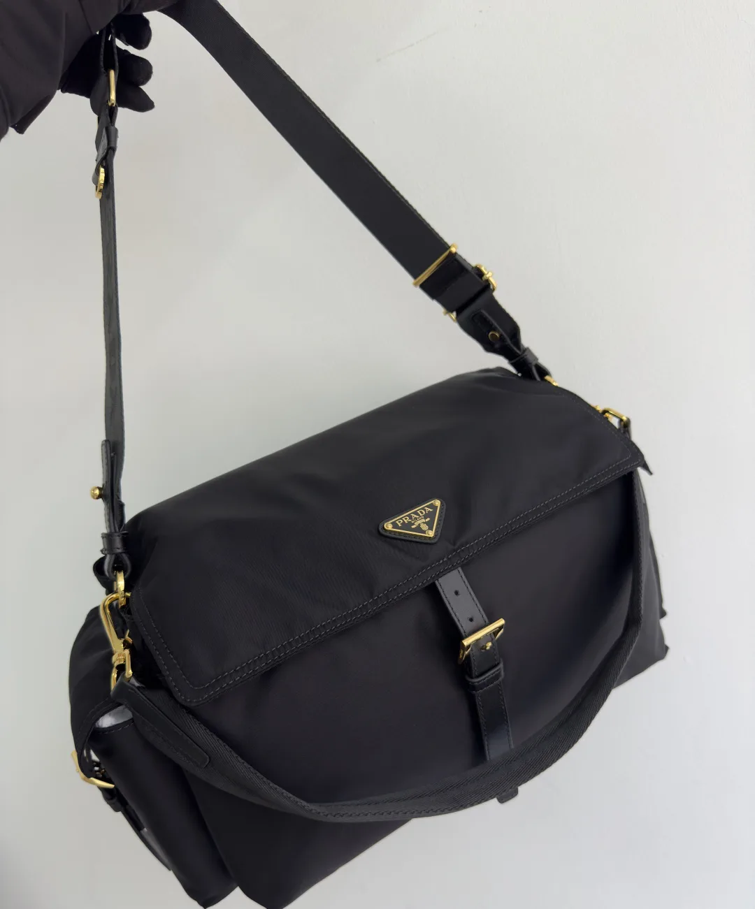 프라다 25FW 익스플로어 라지 리나일론 숄더백  1BD391 37.5*19*12cm