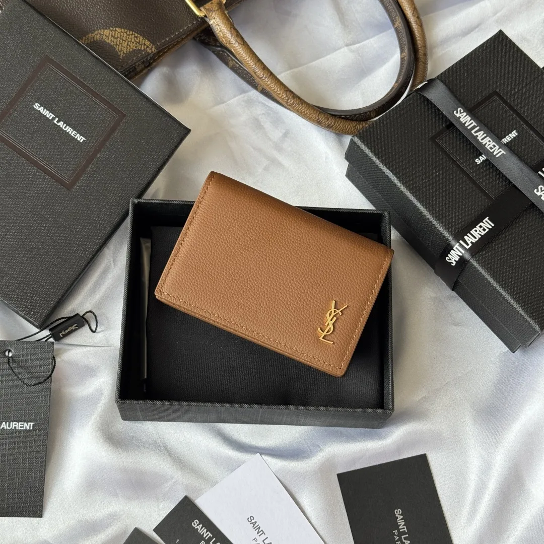 Saint Laurent Cassandre Shadow 그레인 가죽 동전 지갑