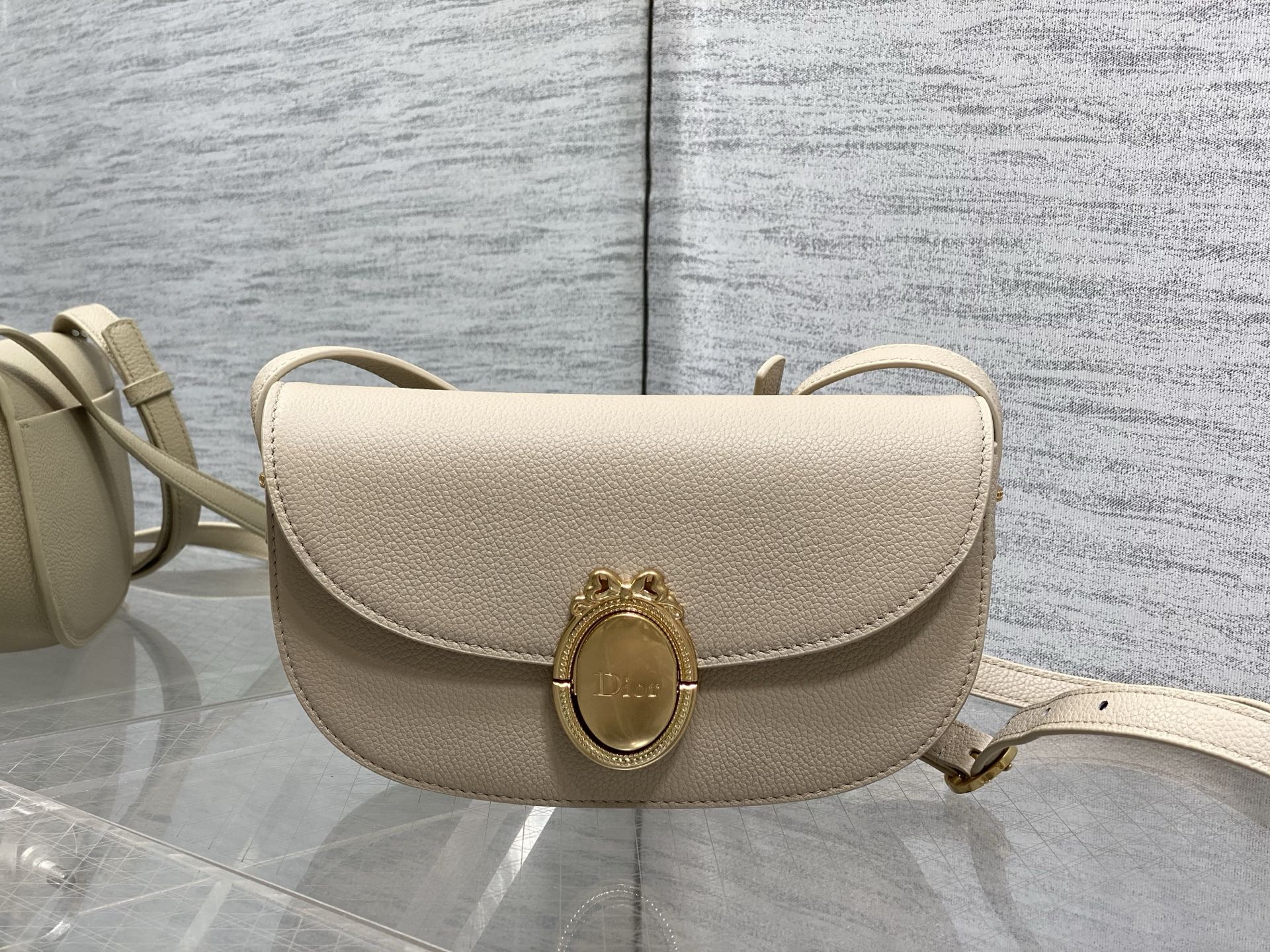 디올 메달리옹 플랩  백 스몰 M3919QDWP_M900 23*16*6.5cm