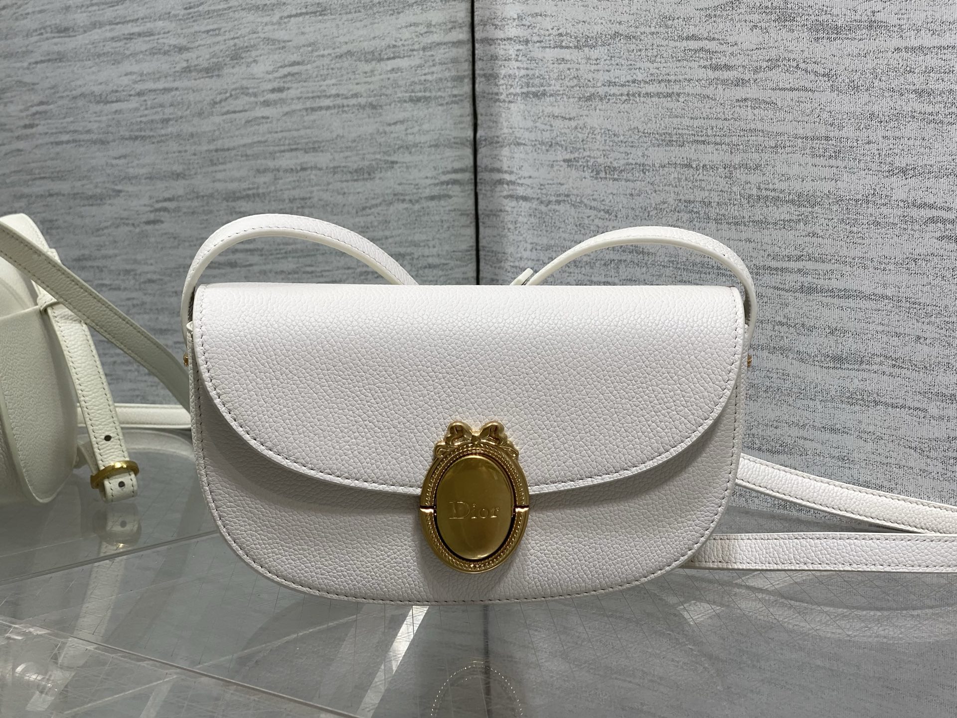 디올 메달리옹 플랩  백 스몰 M3919QDWP_M900 23*16*6.5cm