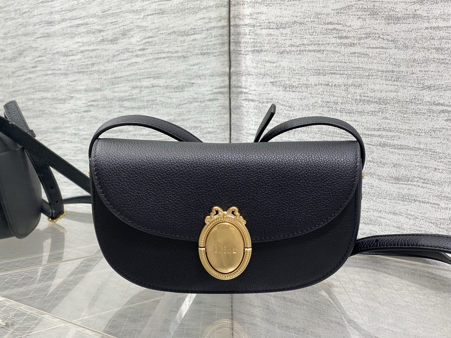 디올 메달리옹 플랩  백 스몰 M3919QDWP_M900 23*16*6.5cm