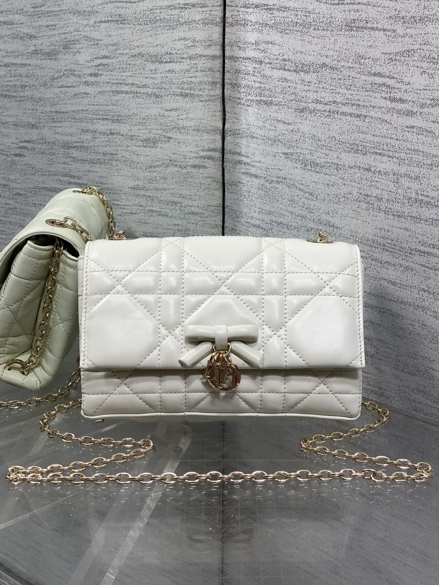 디올 Macrocannage 플랩 체인 미니 백  S2612OUWY_M900 21*11.5*7cm