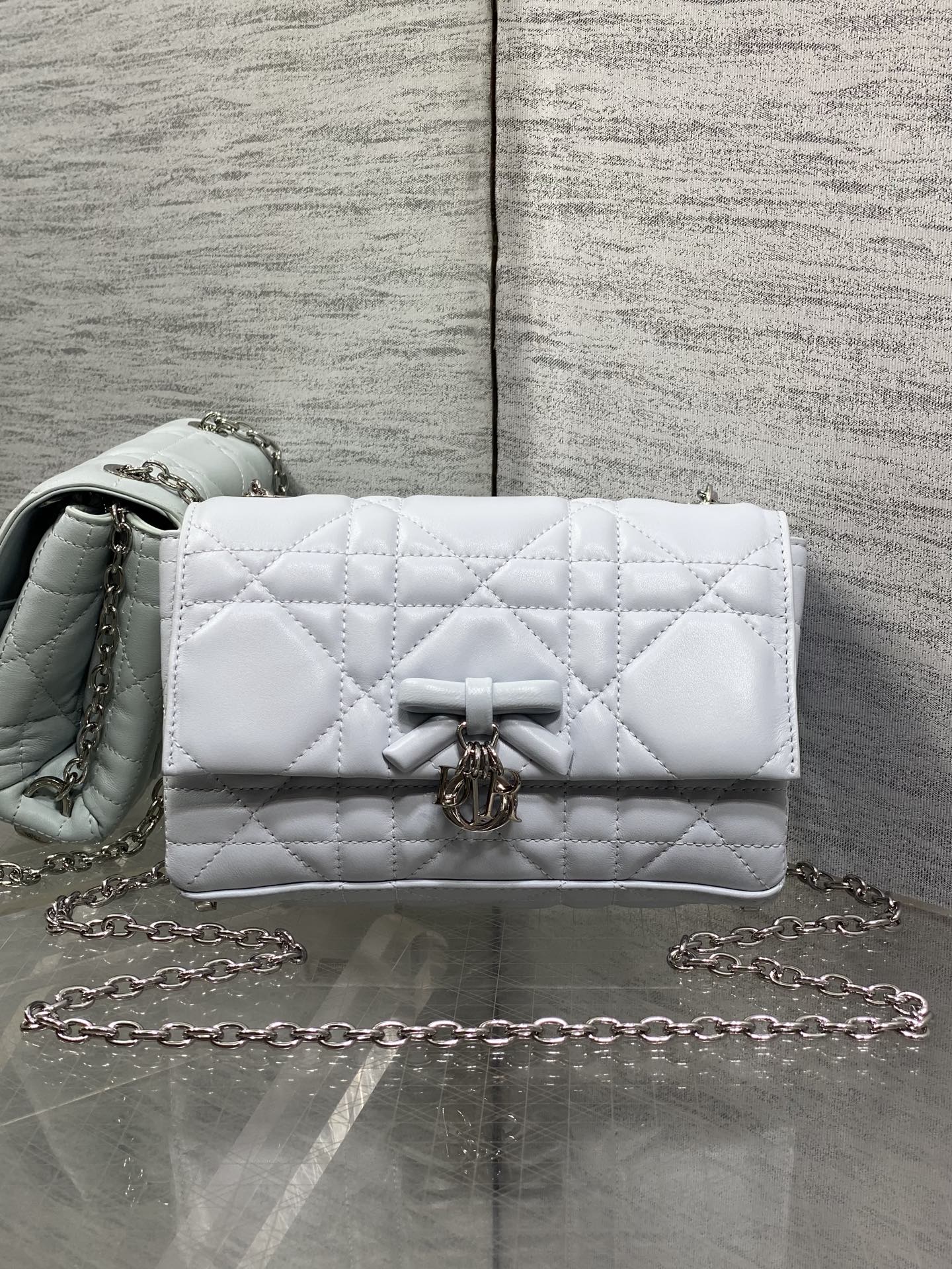 디올 Macrocannage 플랩 체인 미니 백  S2612OUWY_M900 21*11.5*7cm