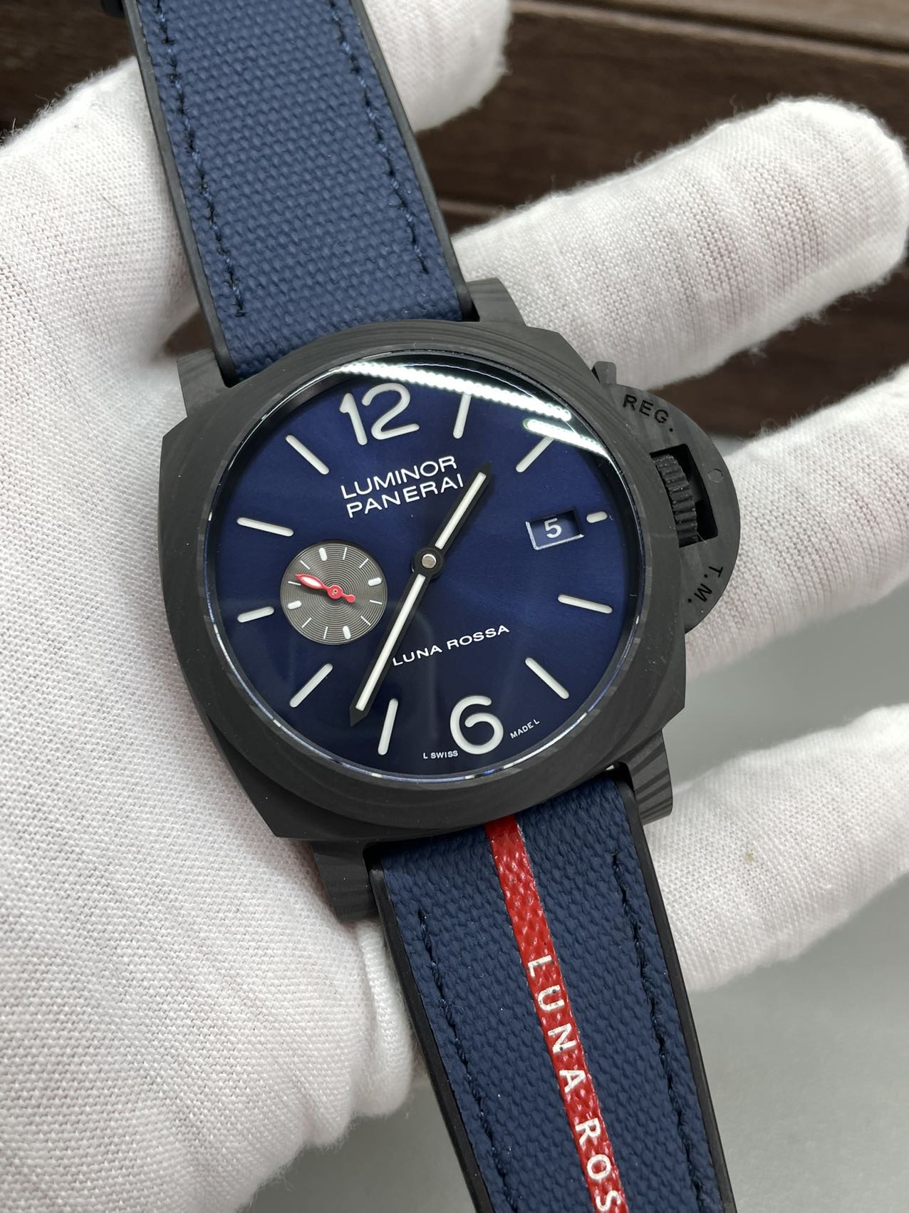 VS l P9010 l 44mm l 파네라이 Pam1529