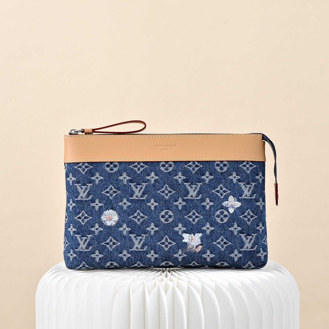 M27559 2026  Pochette Voyage Souple  30 x 21 x 7.5 cmcm