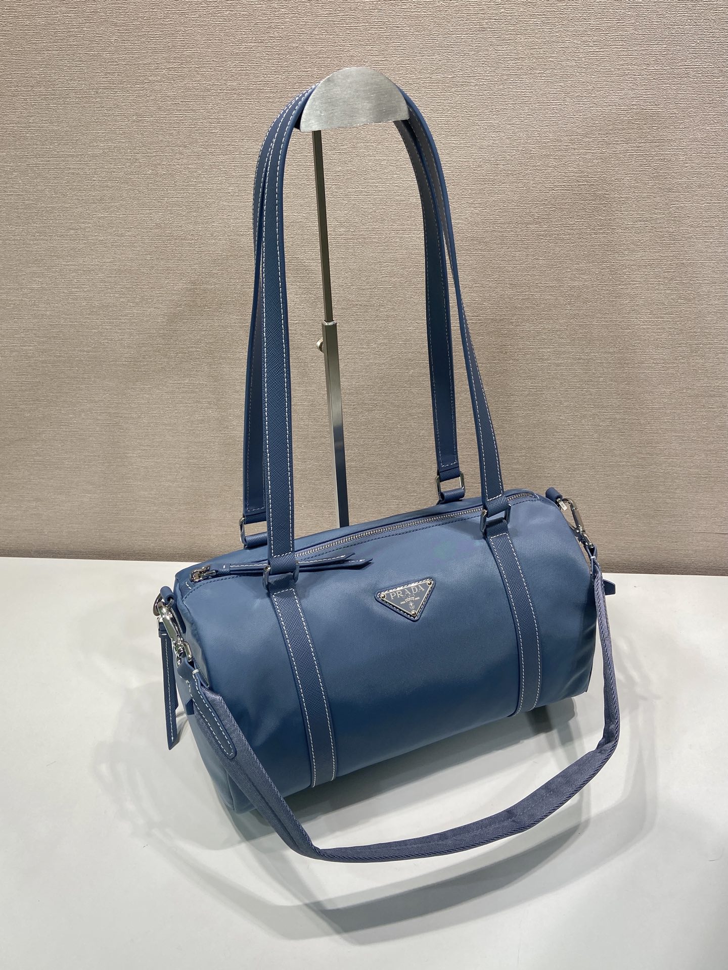 프라다 여성 Re Nylon 및 사피아노 소재의 1BB154  32.5x17x16.5cm