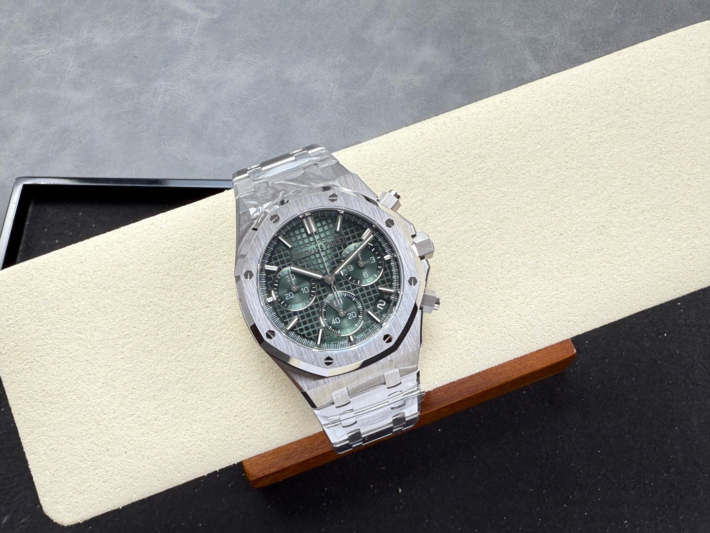 DDF l 41mm l 4401 무브먼트  l 오데마피게 로얄오크 26240