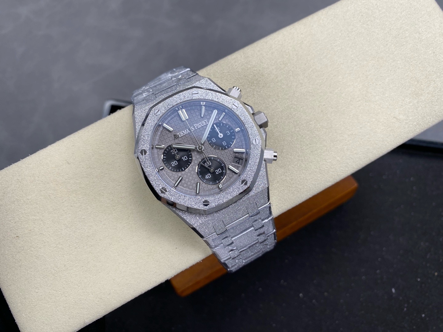 DDF l 41mm l 4401 무브먼트  l 오데마피게 로얄오크 26240 205g