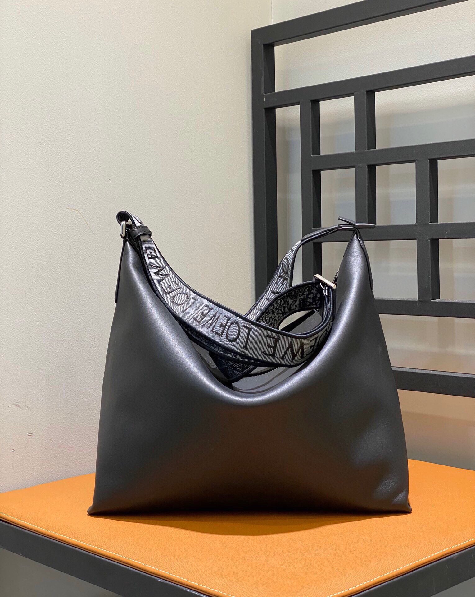 로에베 Cubi 숄더 백  44*30*18cm