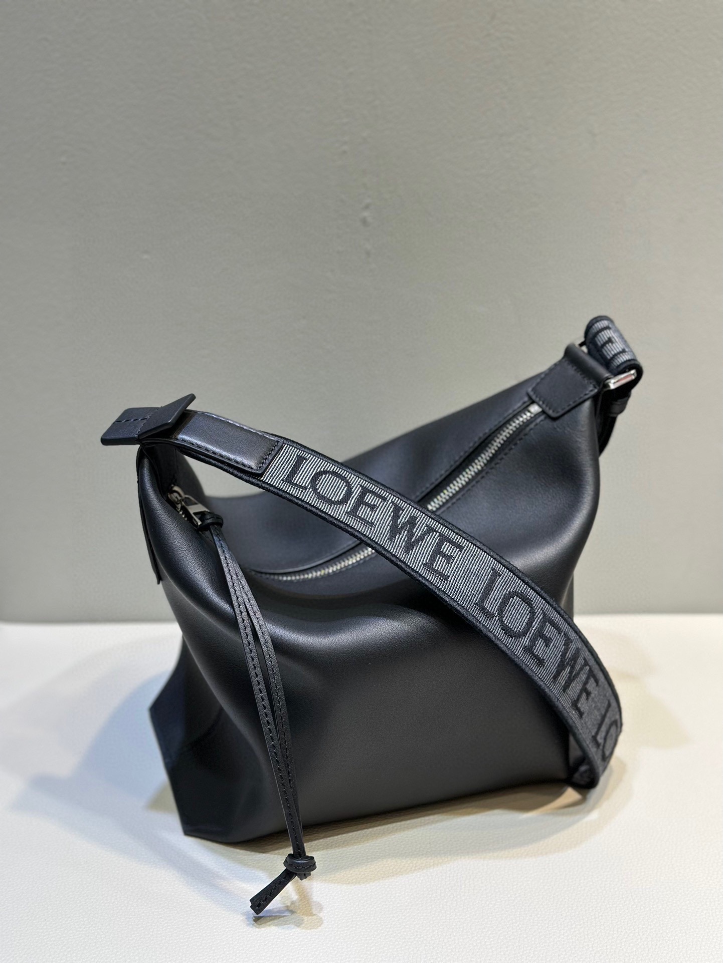 로에베 Cubi 숄더 백  29.5*10.5*22cm