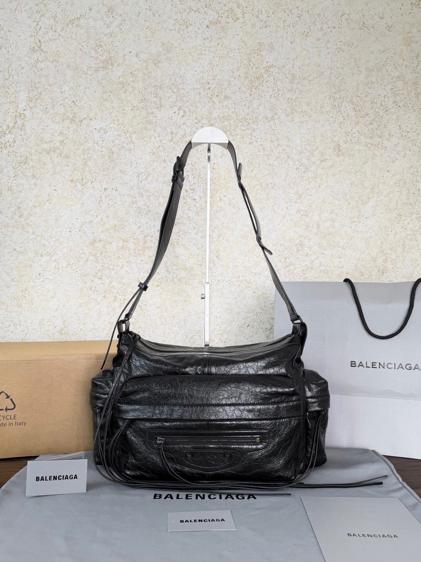 Le City Multipocket Crossbody Bag  42x  16x  26cm
