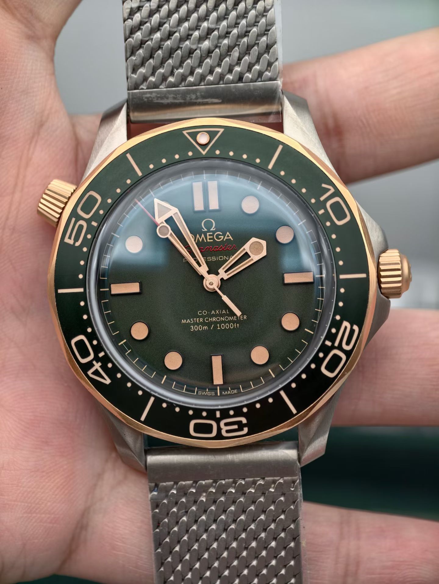 OR | 8806 무브먼트｜42mm l 오메가 씨마스터 다이버 300M 210.30.42.20.06.002 티타늄 브레이슬릿